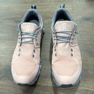 Light pink and gray on clouds